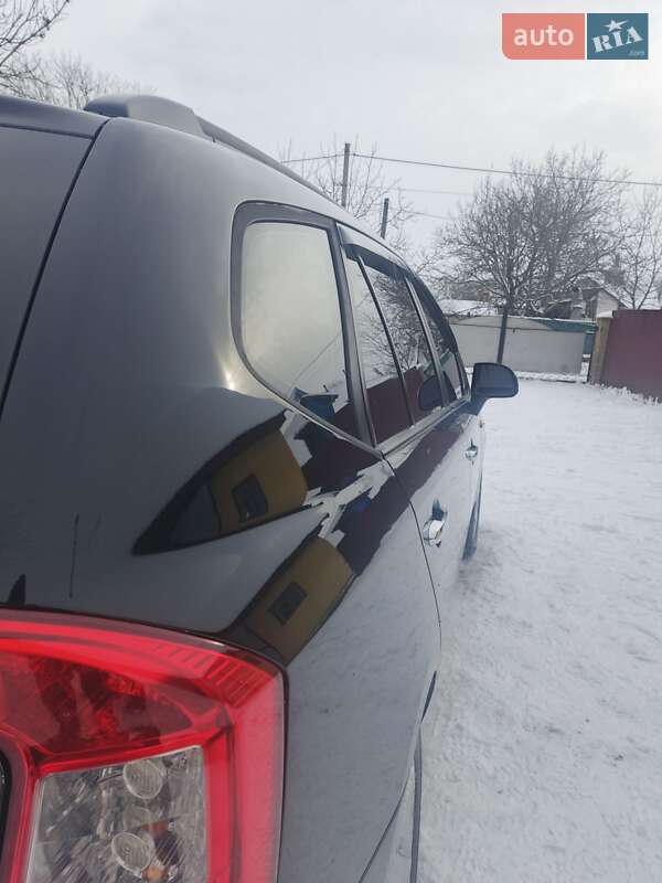 Минивэн Kia Carens 2007 в Борщеве