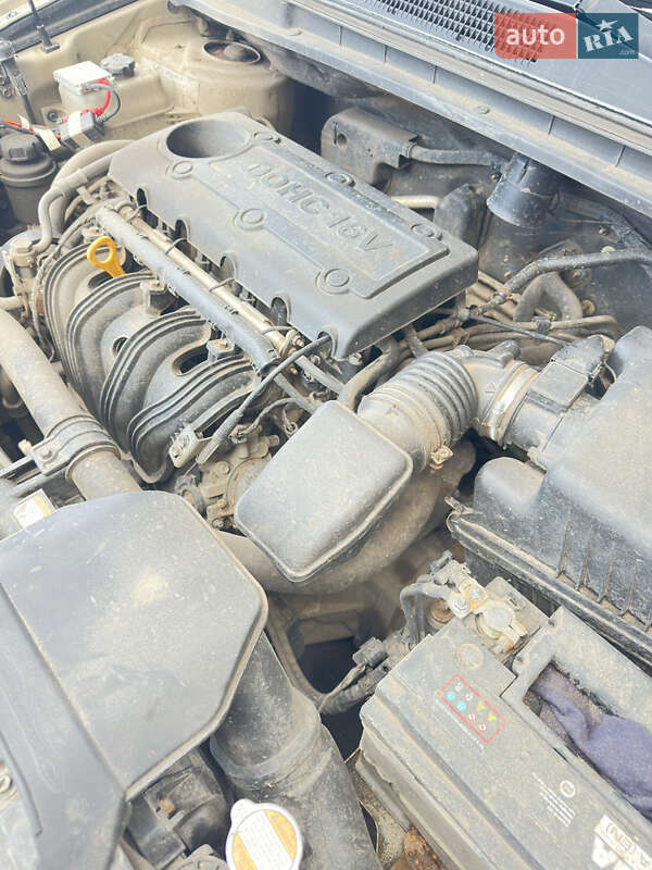 Минивэн Kia Carens 2008 в Краматорске