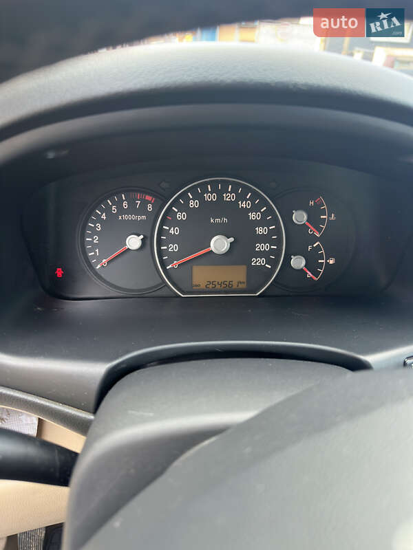 Минивэн Kia Carens 2008 в Краматорске