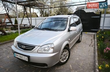 Мінівен Kia Carens 2004 в Радомишлі