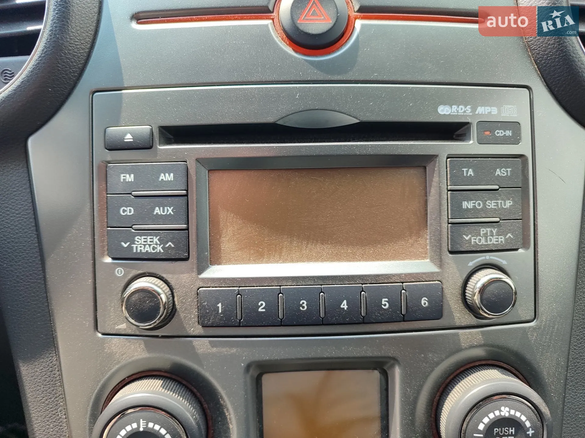 2011 Kia Carens - мініатюра 47