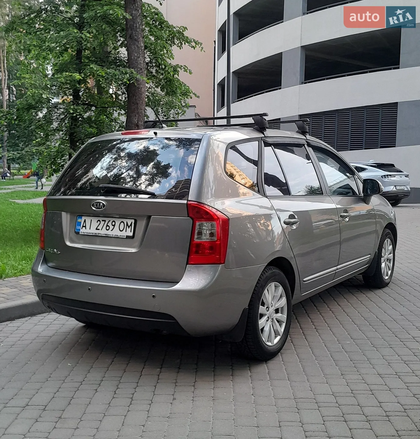 2010 Kia Carens - мініатюра 2