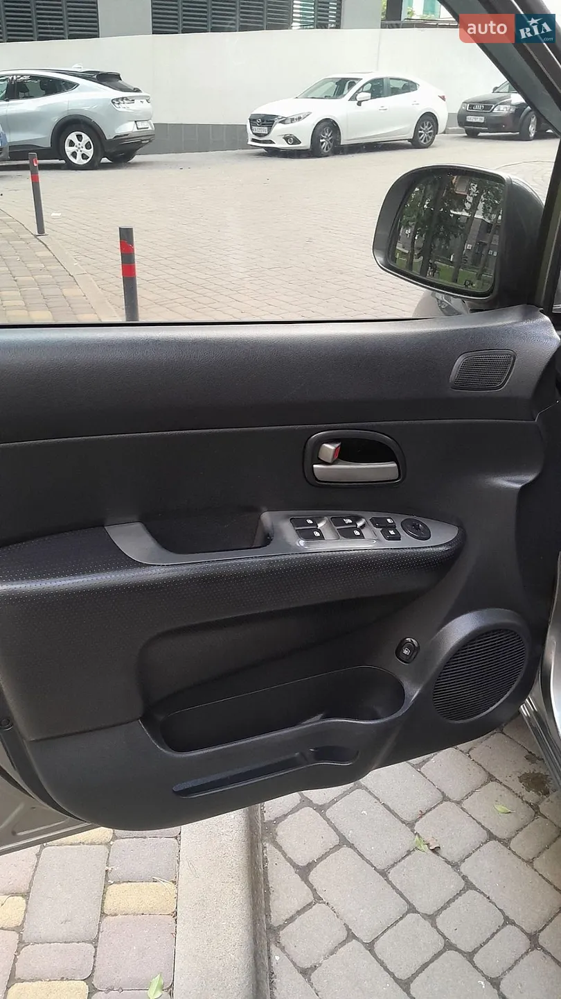 2010 Kia Carens - мініатюра 12