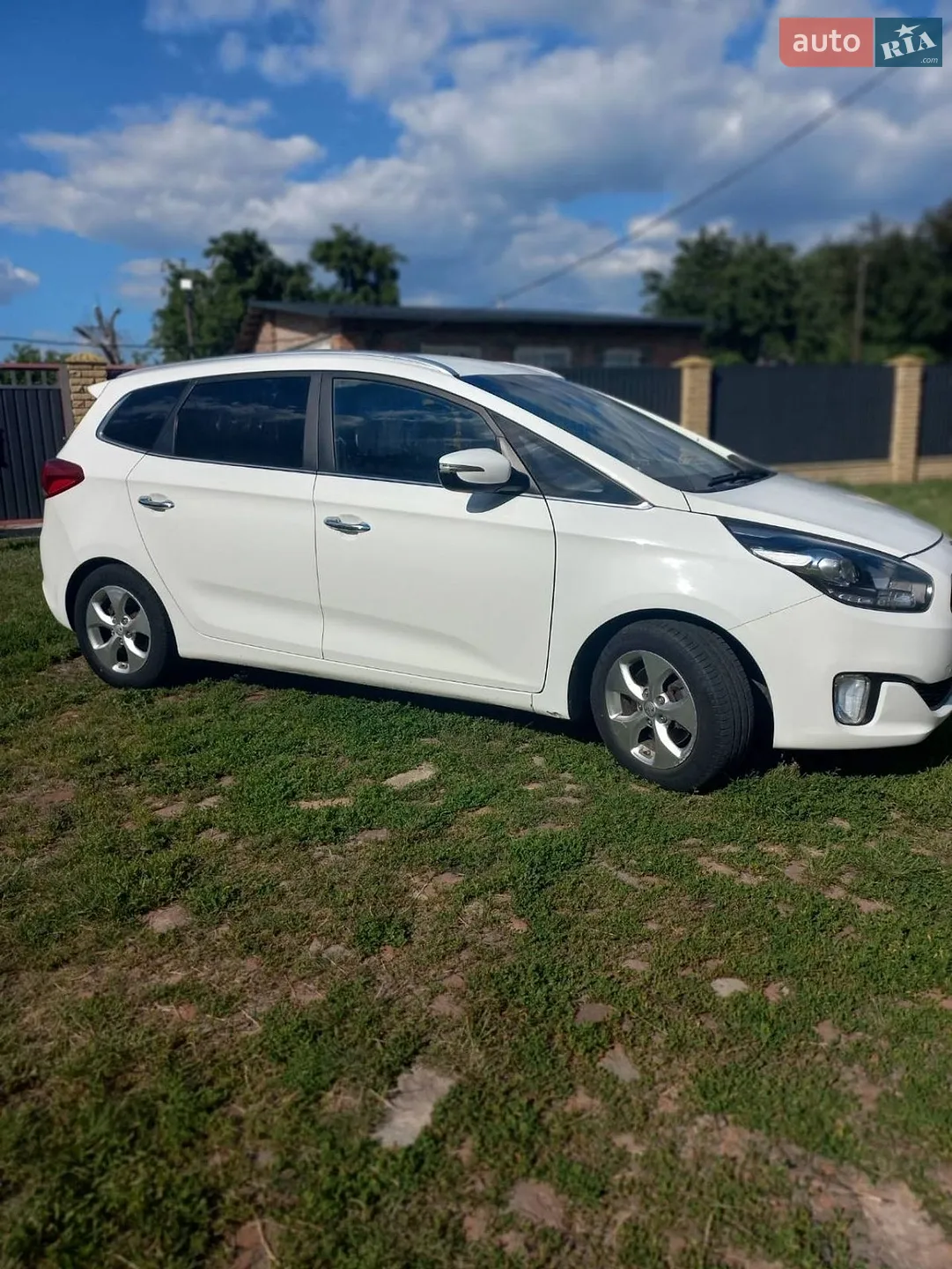 2015 Kia Carens - фото 1