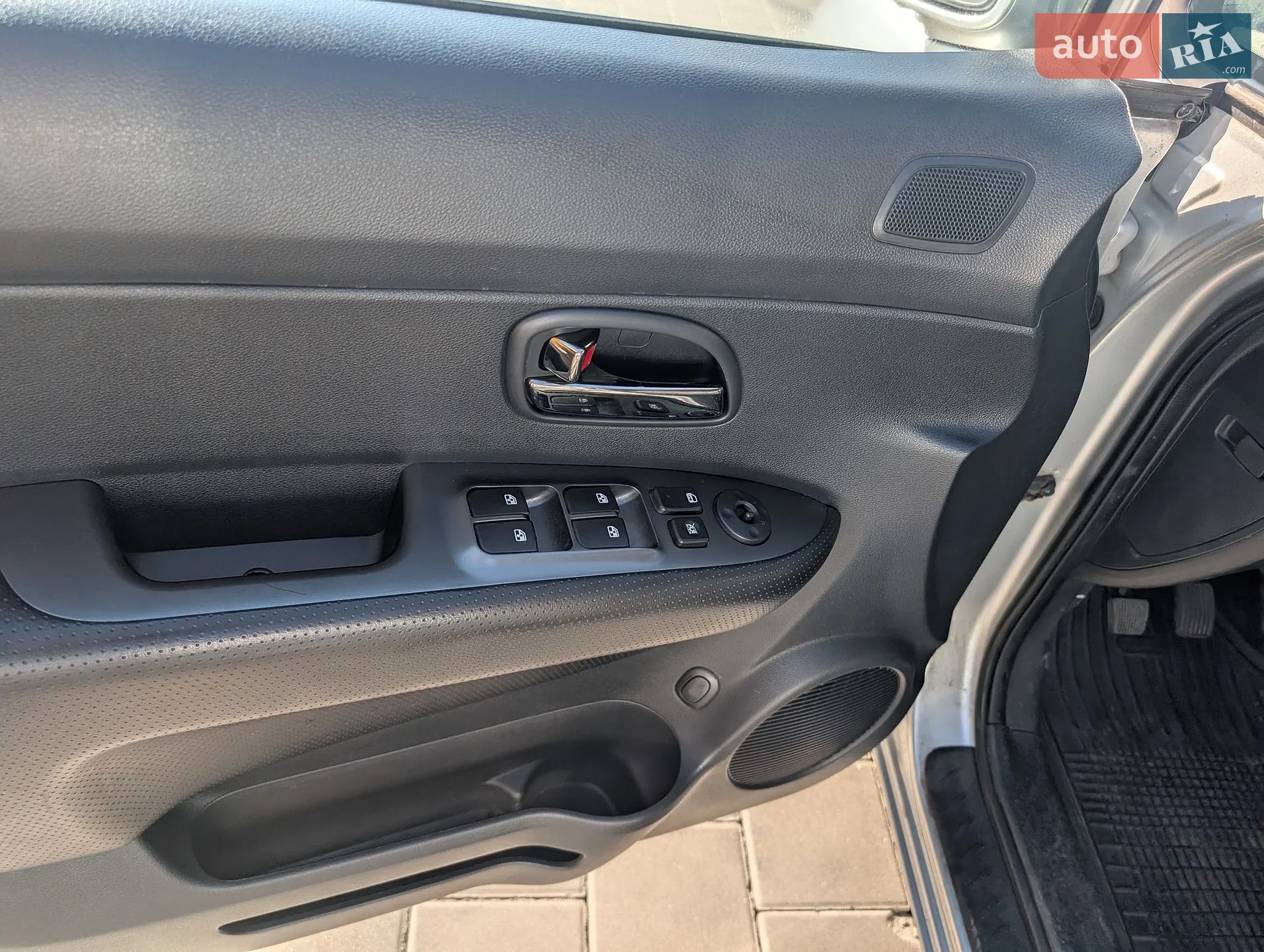 2010 Kia Carens - мініатюра 17