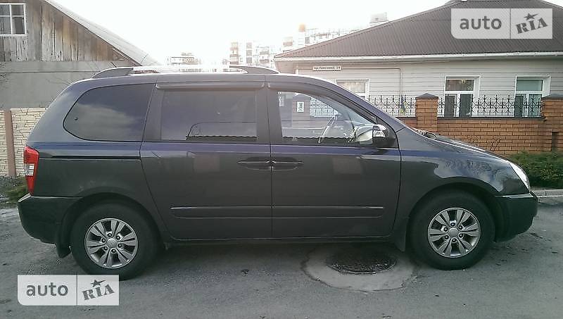 Мінівен Kia Carnival 2012 в Дніпрі