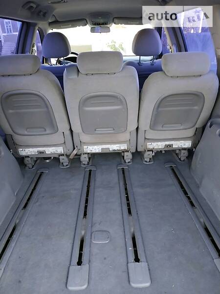 Мінівен Kia Carnival 2007 в Бершаді