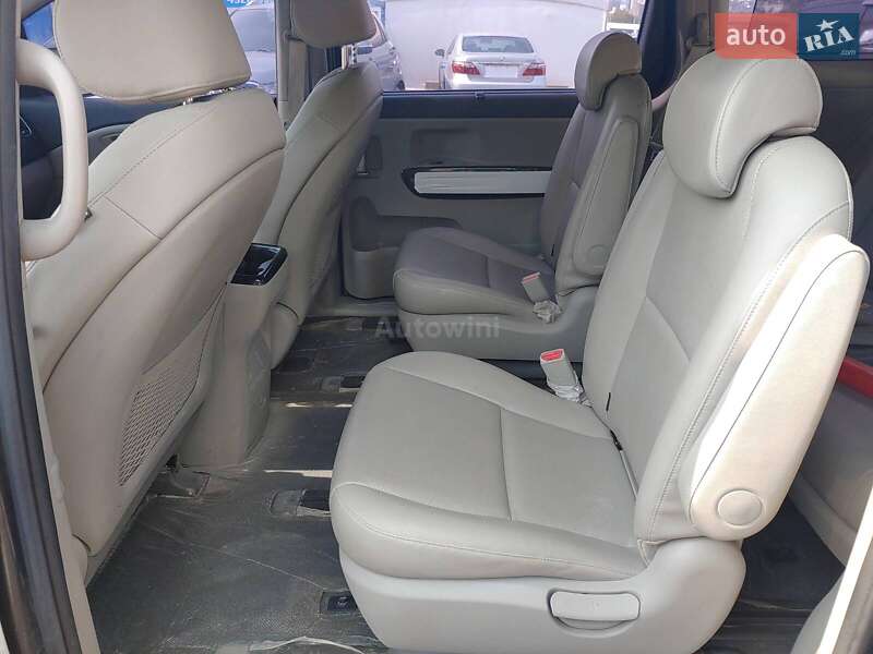 Минивэн Kia Carnival 2016 в Одессе