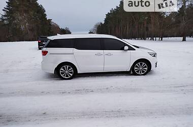 Минивэн Kia Carnival 2015 в Сумах