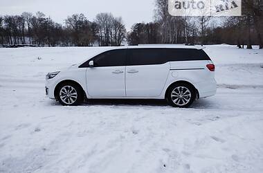 Минивэн Kia Carnival 2015 в Сумах