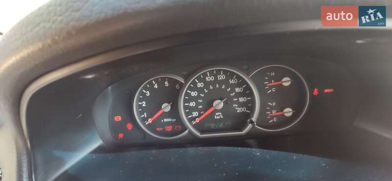 Минивэн Kia Carnival 2004 в Ужгороде