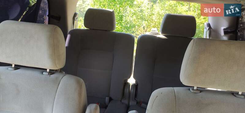 Минивэн Kia Carnival 2004 в Ужгороде