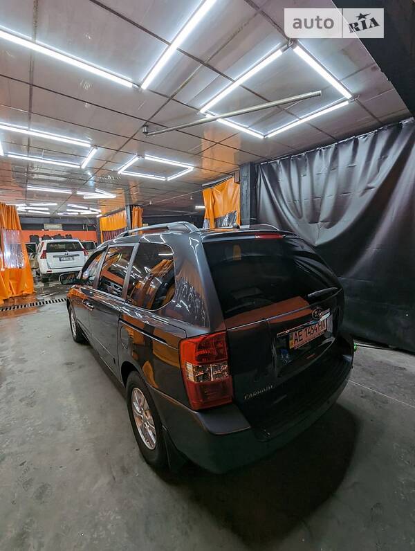 Мінівен Kia Carnival 2012 в Дніпрі