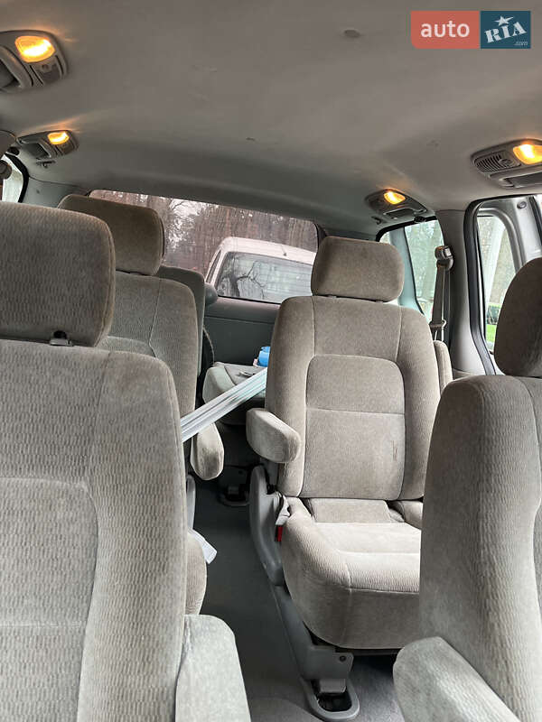 Мінівен Kia Carnival 2003 в Бучі