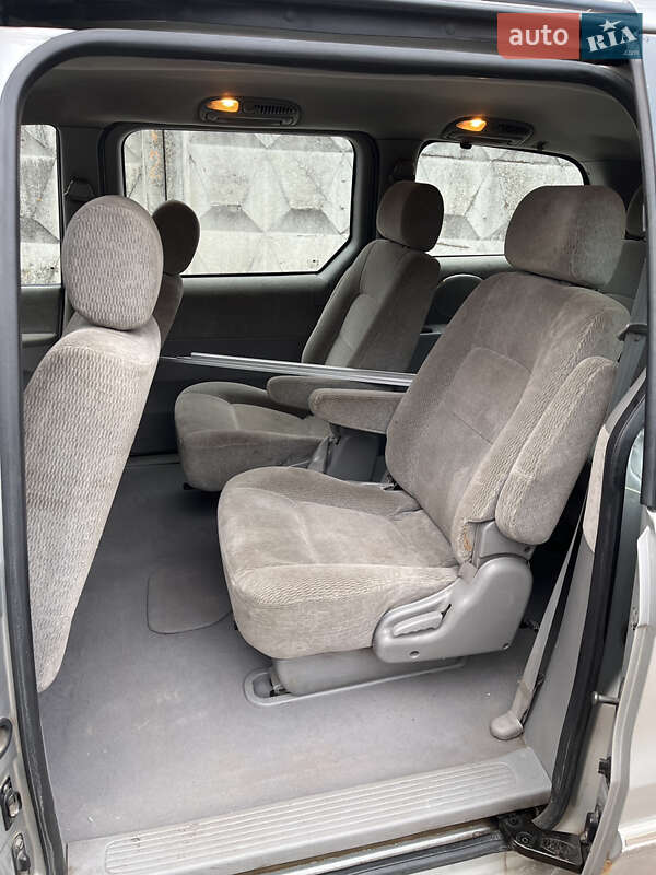 Мінівен Kia Carnival 2003 в Бучі