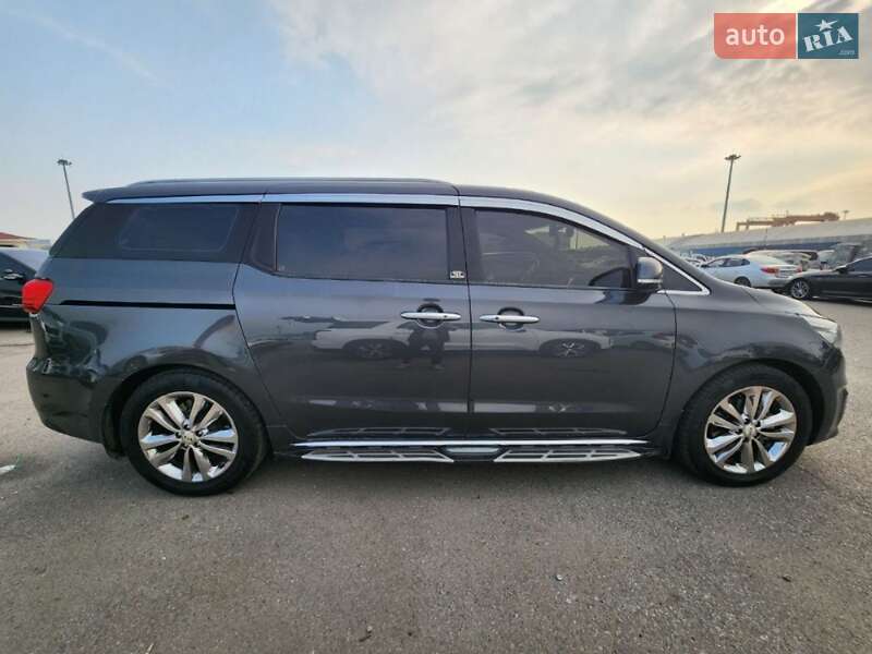 Минивэн Kia Carnival 2016 в Доброполье