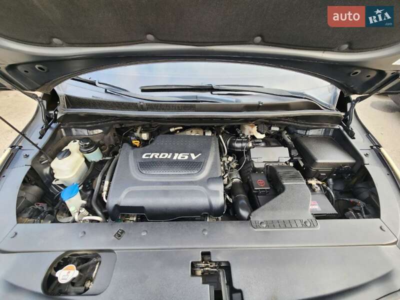 Минивэн Kia Carnival 2016 в Доброполье