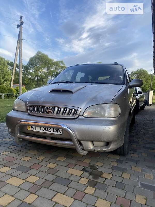 Минивэн Kia Carnival 2001 в Долине фото Минивэн Kia Carnival 2001 в Долине