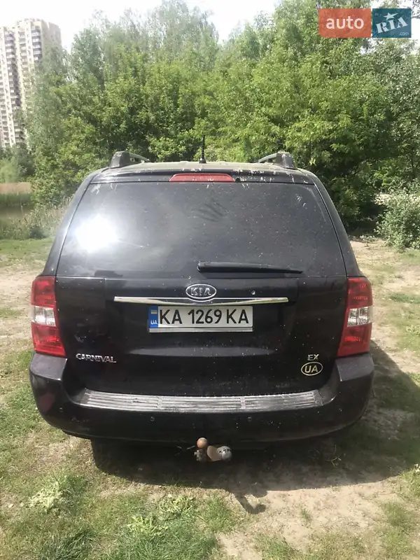 Минивэн Kia Carnival 2008 в 