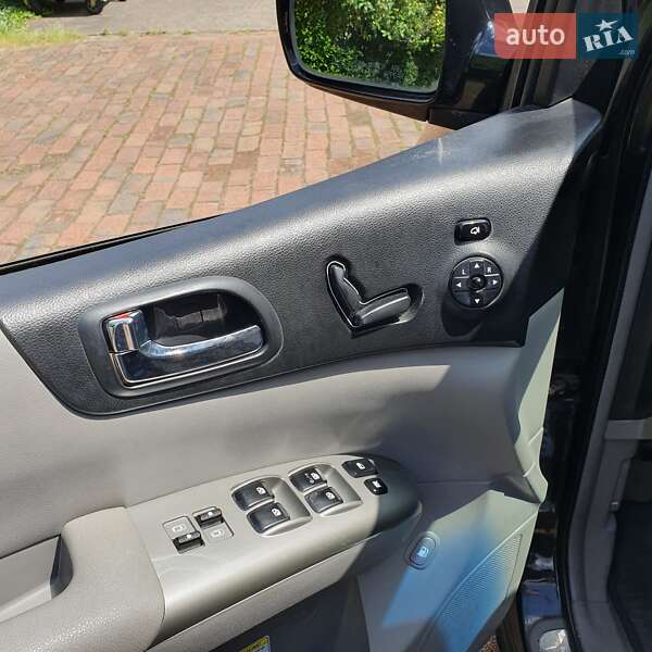 Мінівен Kia Carnival 2006 в Львові