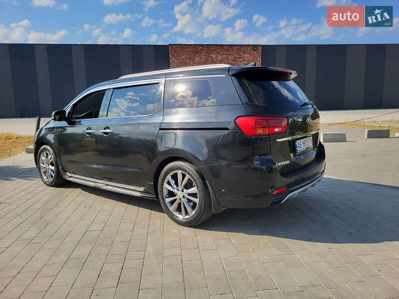 Минивэн Kia Carnival 2018 в Хмельницком