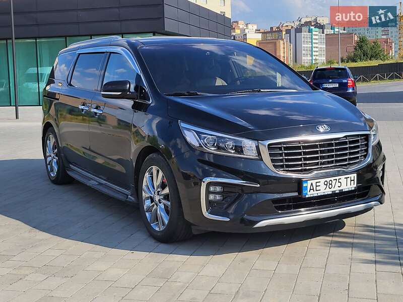 Минивэн Kia Carnival 2018 в Хмельницком