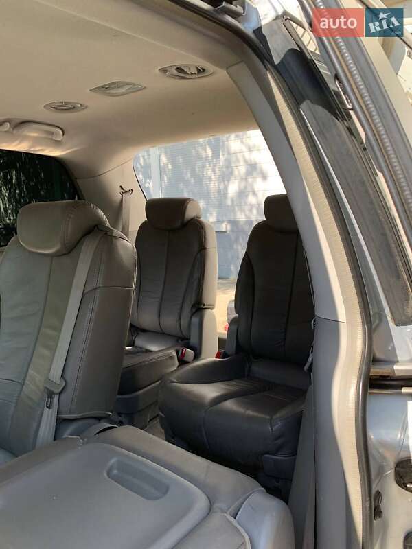 Минивэн Kia Carnival 2006 в Черновцах