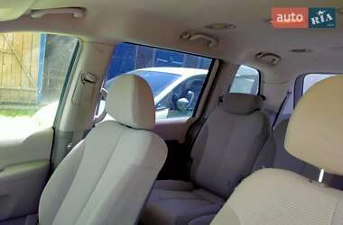 Минивэн Kia Carnival 2006 в Черновцах