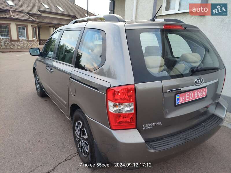 Мінівен Kia Carnival 2012 в Рівному