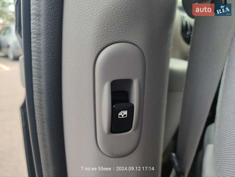 Мінівен Kia Carnival 2012 в Рівному