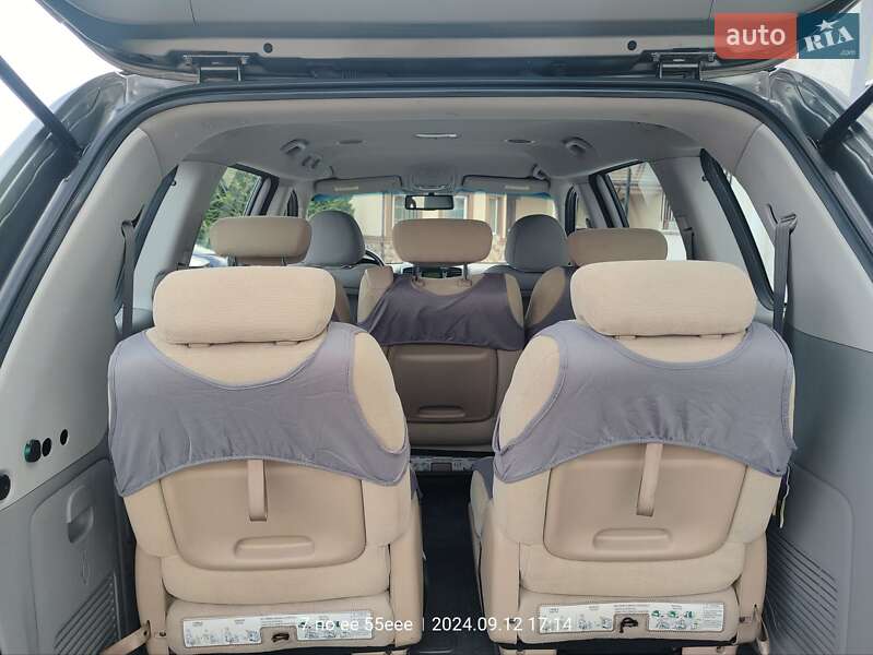 Мінівен Kia Carnival 2012 в Рівному