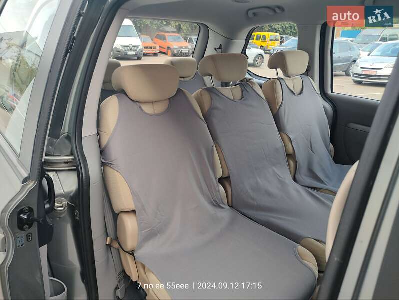 Мінівен Kia Carnival 2012 в Рівному