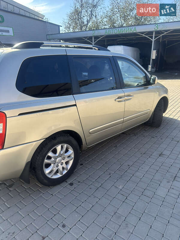Минивэн Kia Carnival 2008 в Черновцах