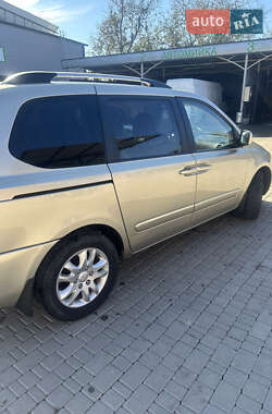 Минивэн Kia Carnival 2008 в 