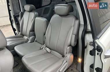 Мінівен Kia Carnival 2011 в Харкові