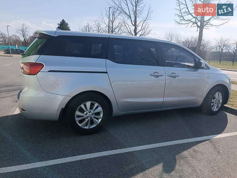 Минивэн Kia Carnival 2016 в Днепре