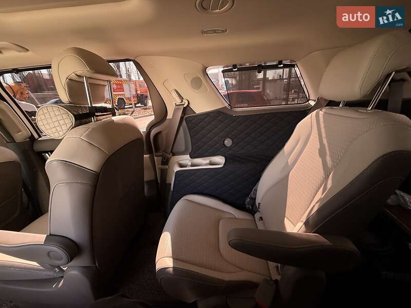 Минивэн Kia Carnival 2022 в Киеве