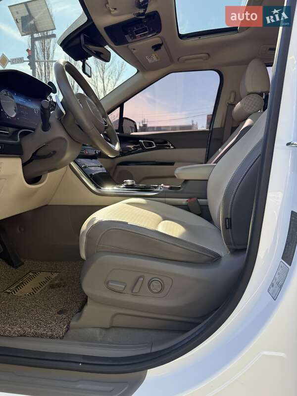 Минивэн Kia Carnival 2022 в Киеве