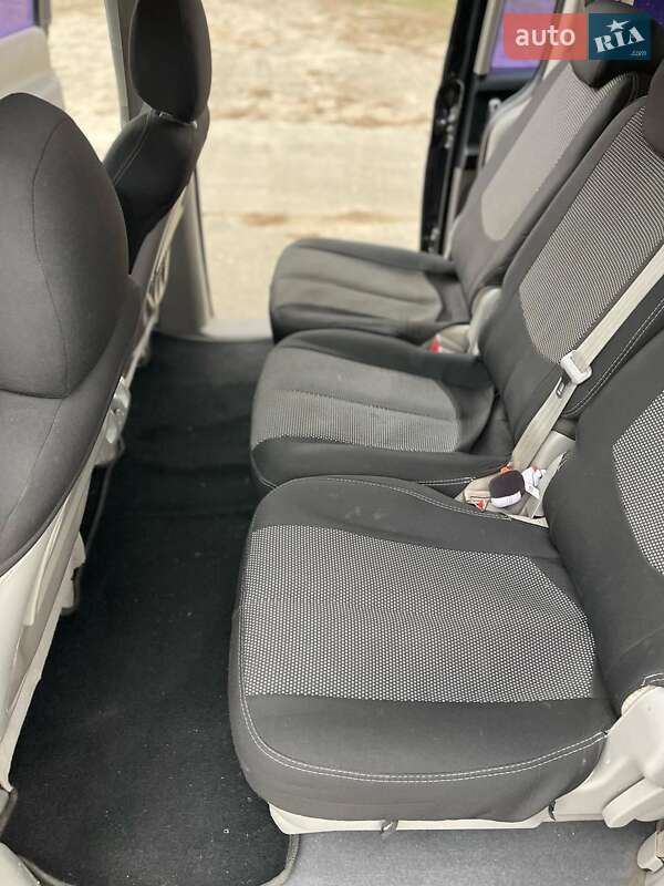 Минивэн Kia Carnival 2008 в Балаклее