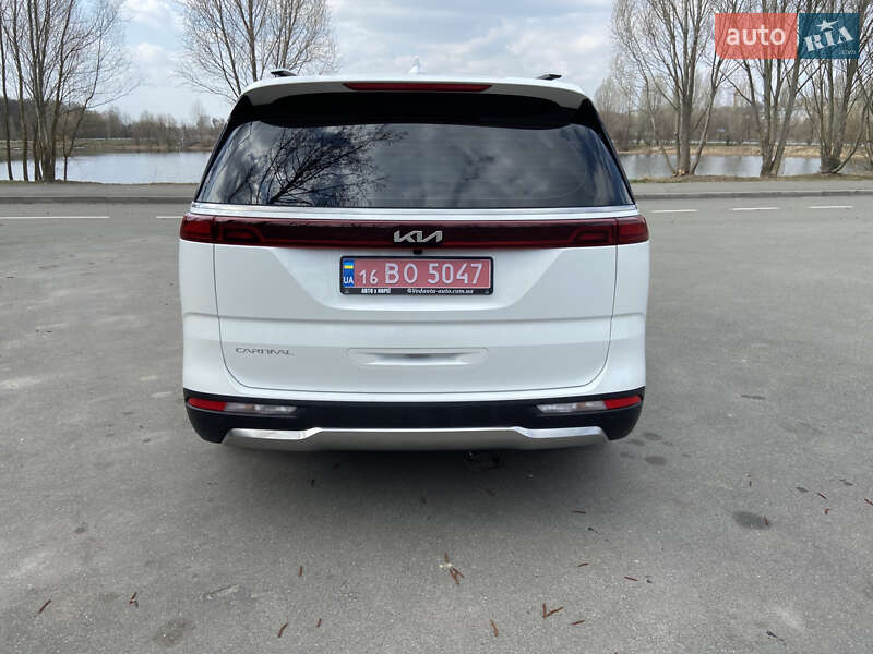 Минивэн Kia Carnival 2023 в Киеве