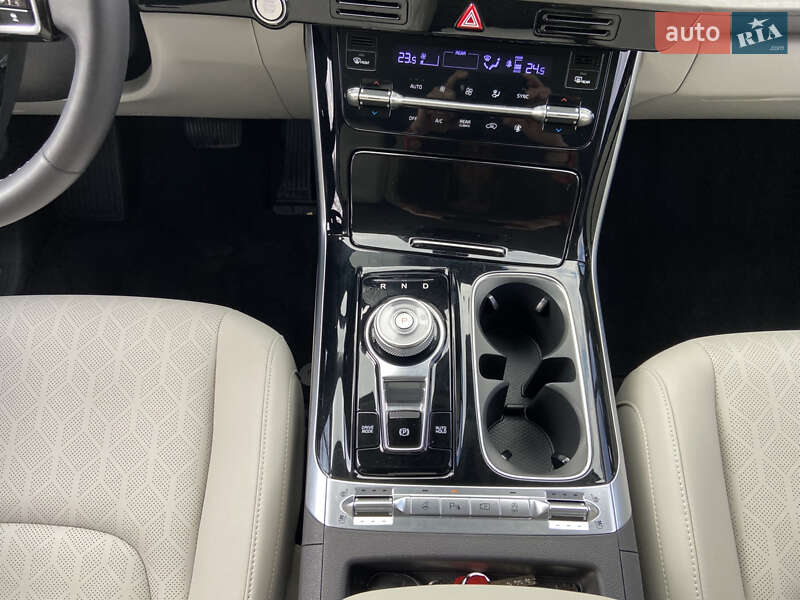 Минивэн Kia Carnival 2023 в Киеве