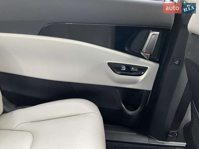 Минивэн Kia Carnival 2023 в Киеве