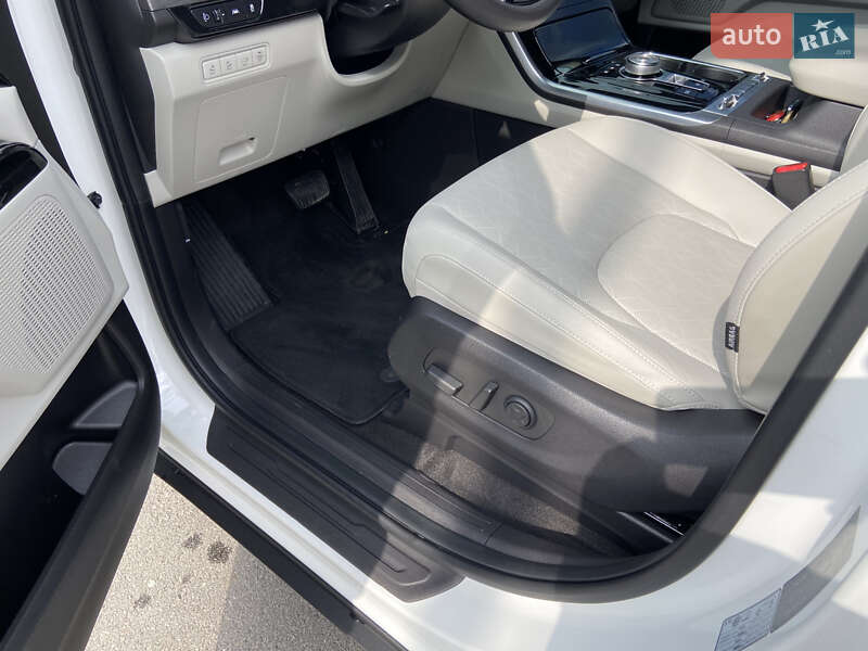 Минивэн Kia Carnival 2023 в Киеве