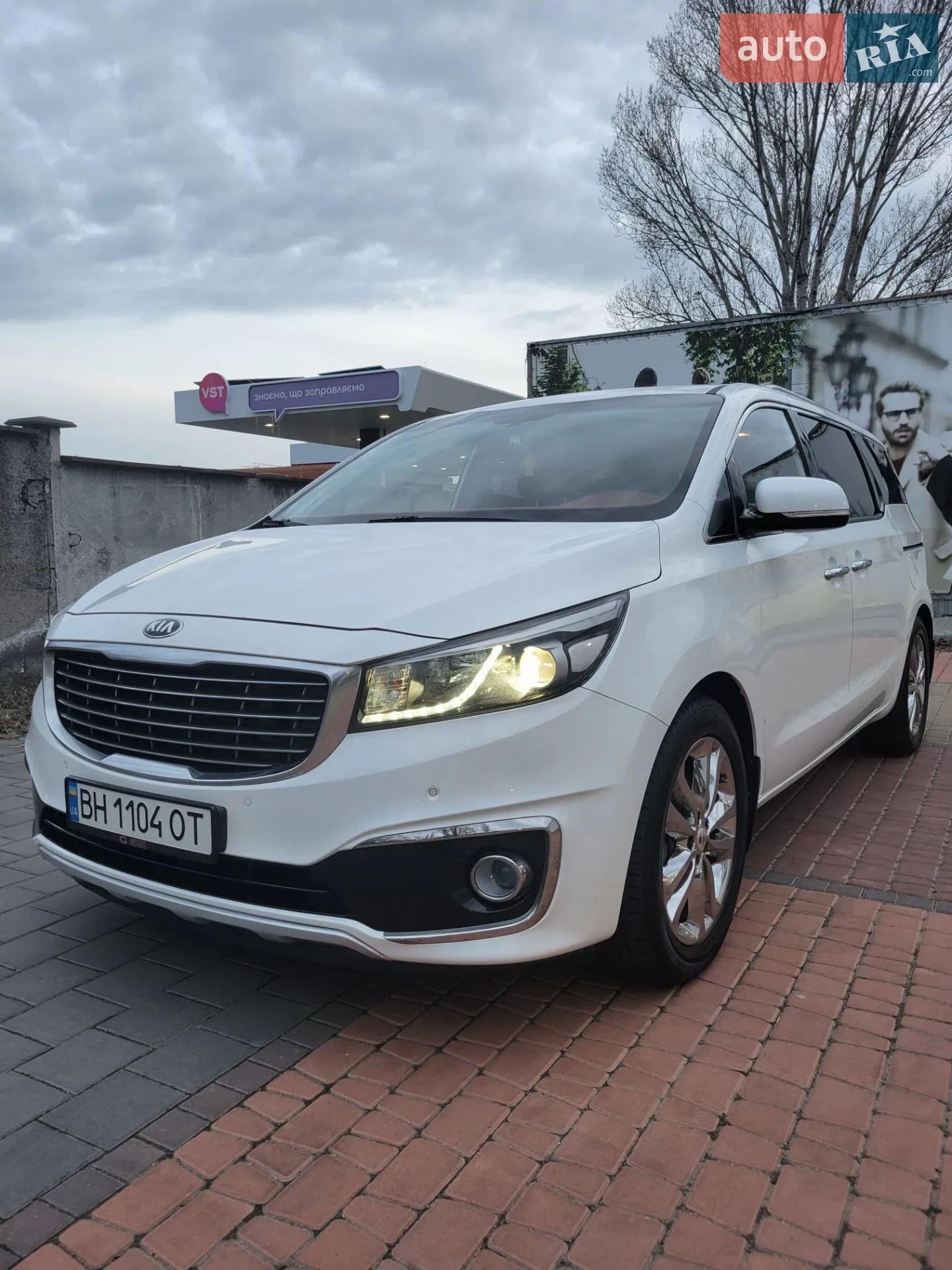 2017 Kia Carnival - мініатюра 2