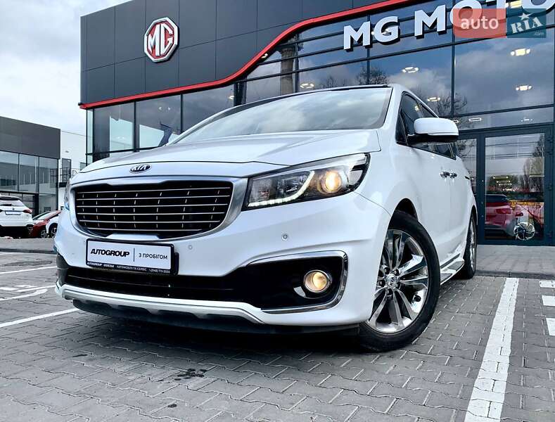 Минивэн Kia Carnival 2017 в 