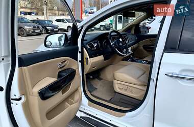 Минивэн Kia Carnival 2017 в 