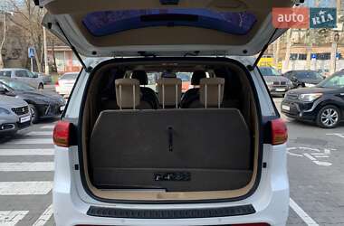 Минивэн Kia Carnival 2017 в 