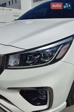Минивэн Kia Carnival 2019 в 
