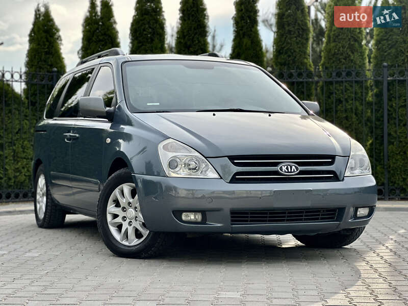 Минивэн Kia Carnival 2006 в 