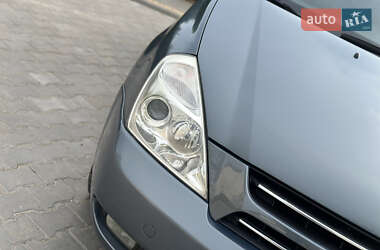Минивэн Kia Carnival 2006 в 